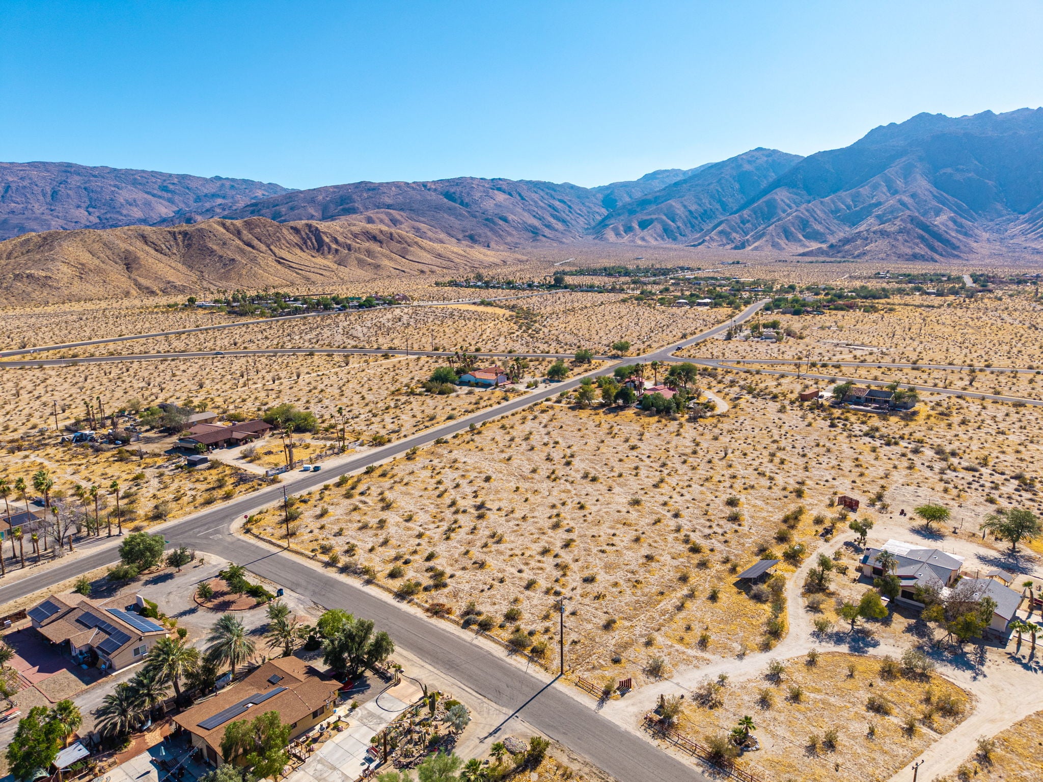 1.47 Acres Borrego Springs, San Diego County, CA (Power, Water, & Paved Road)