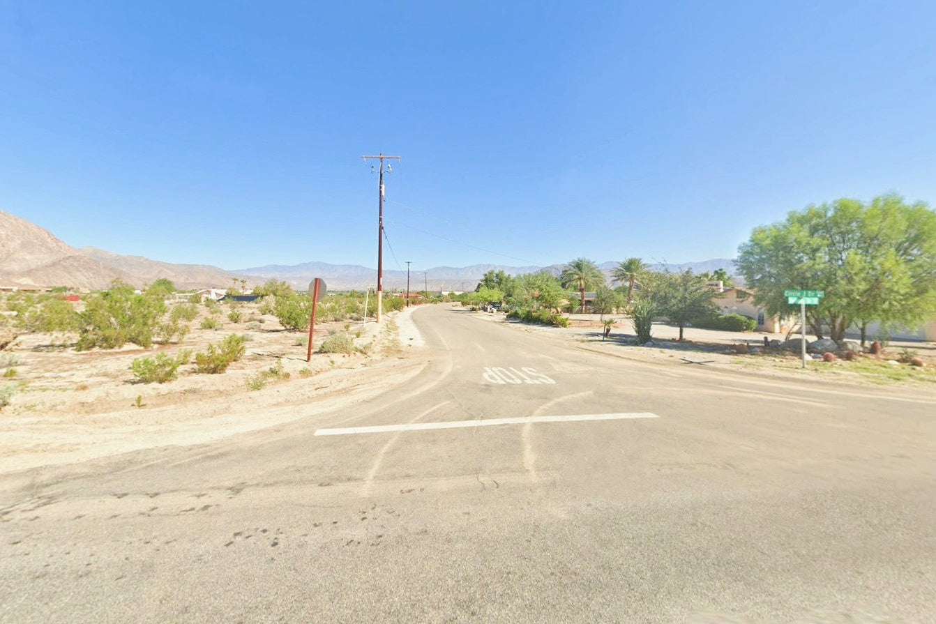 1.47 Acres Borrego Springs, San Diego County, CA (Power, Water, & Paved Road)
