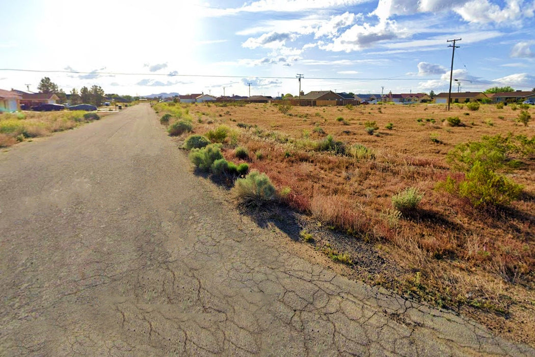 0.22 Acre California City, Kern County, CA (Power, Water, & Paved Road)