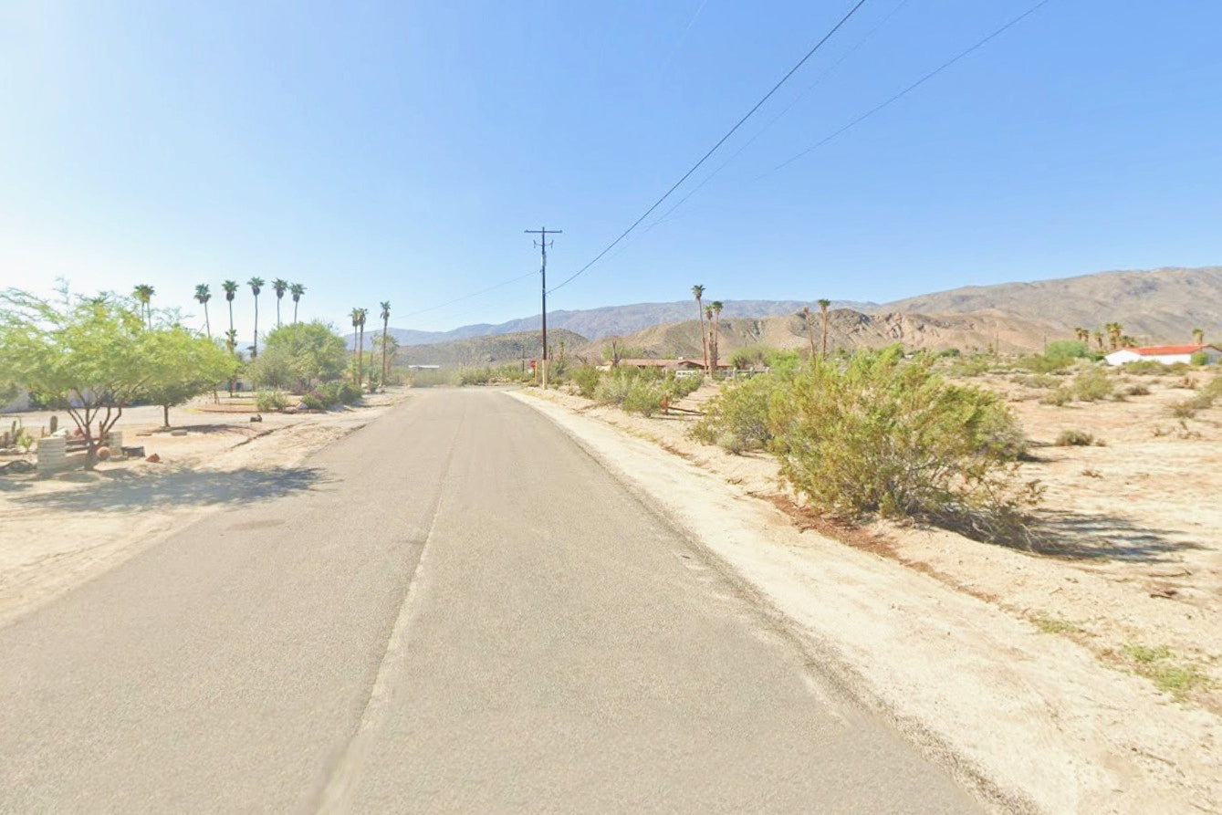 1.47 Acres Borrego Springs, San Diego County, CA (Power, Water, & Paved Road)