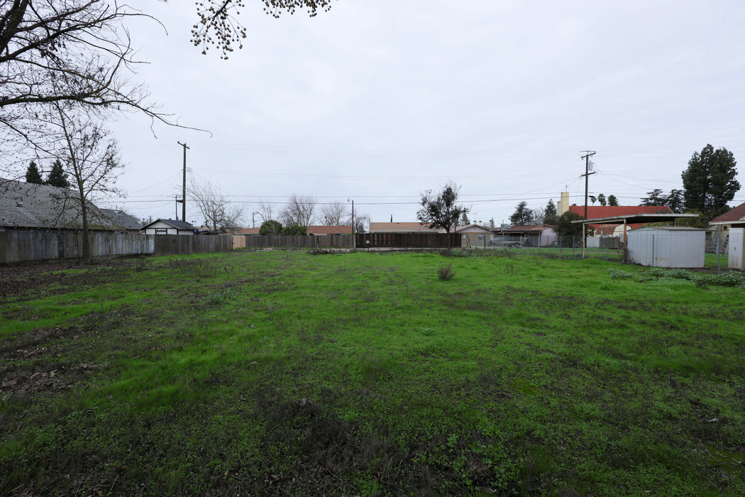 0.16 Acre Chowchilla, Madera County, CA (Commercial Lot, Power, Water, & Paved Road)