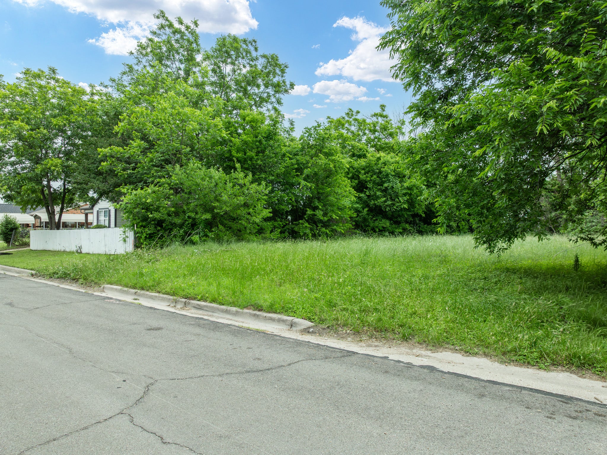 0.14 Acre Waco, McLennan County, TX (Power, Water, & Paved Road)