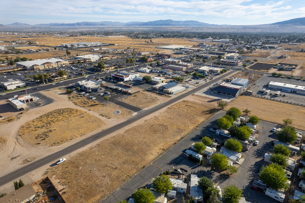 0.52 Acre  Hesperia, San Bernardino County, CA (Commercial Lot, Power, Water, & Paved Road)