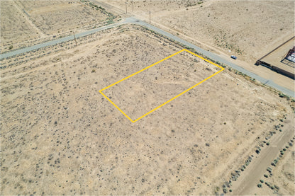 0.66 Acre California City, Kern County, CA (Water & Paved Road)