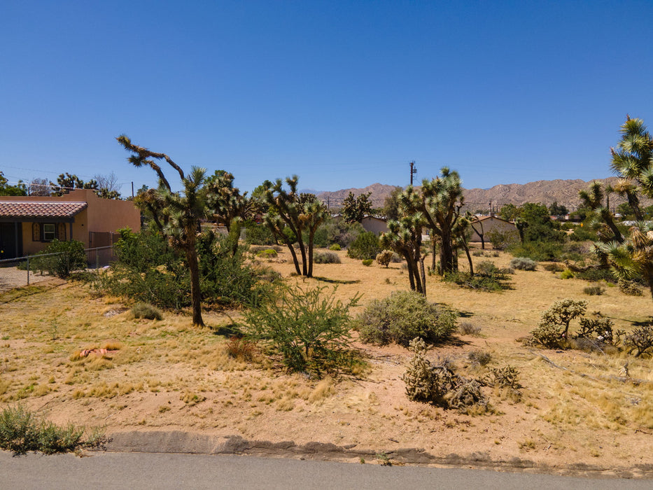 0.33 Acre Yucca Valley, San Bernardino County, CA (Power, Water, & Paved Road)