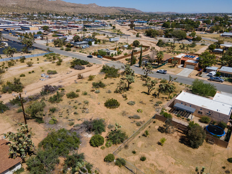 0.33 Acre Yucca Valley, San Bernardino County, CA (Power, Water, & Paved Road)