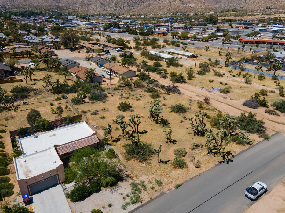 0.33 Acre Yucca Valley, San Bernardino County, CA (Power, Water, & Paved Road)