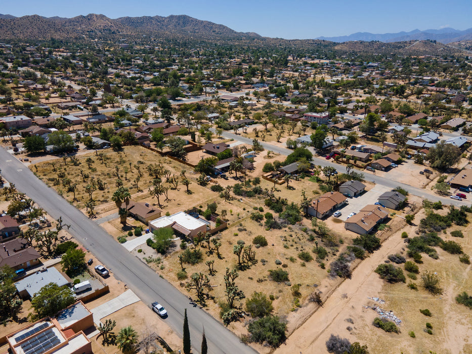 0.33 Acre Yucca Valley, San Bernardino County, CA (Power, Water, & Paved Road)