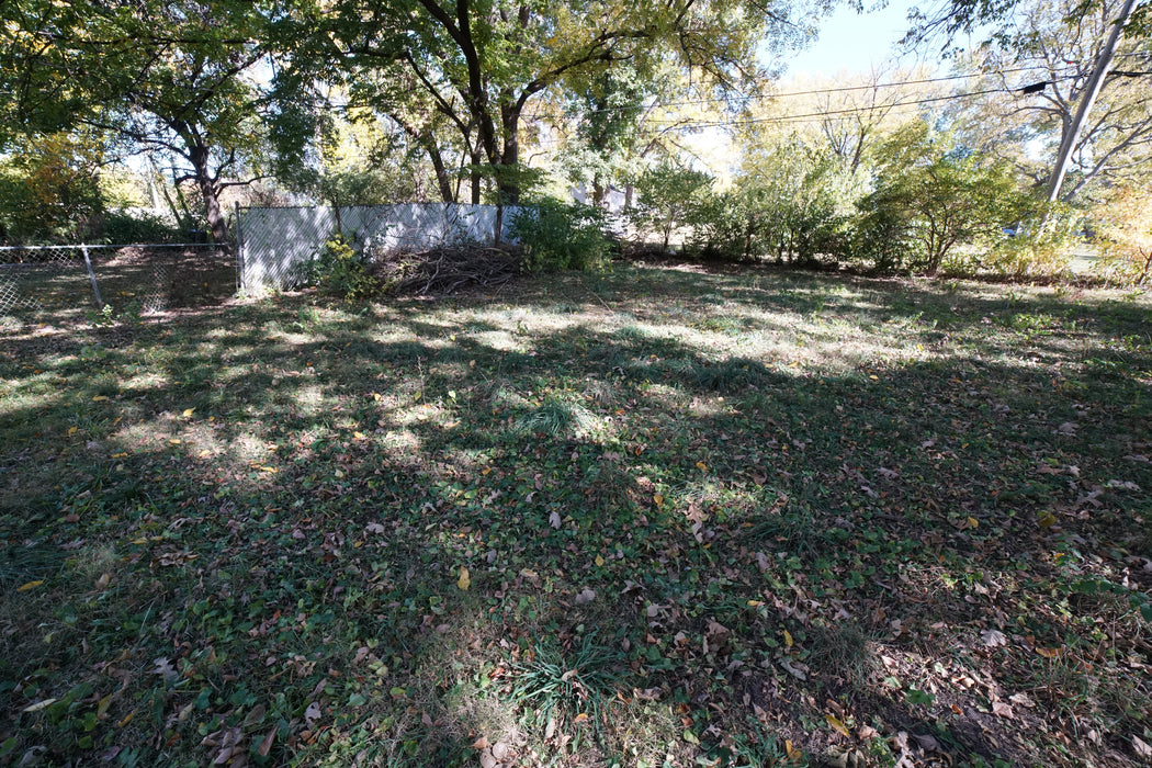 0.20 Acre Topeka, Shawnee County, KS (Power, Water, & Paved Road)
