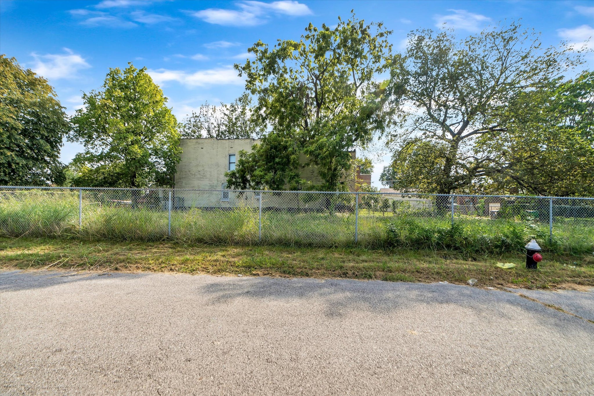 0.23 Acre Saint Louis, Saint Louis City County, MO (Power, Water, & Paved Road)