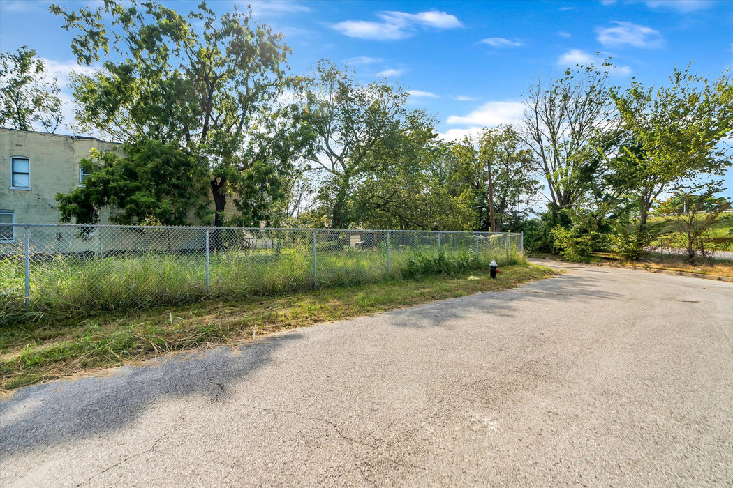 0.23 Acre Saint Louis, Saint Louis City County, MO (Power, Water, & Paved Road)