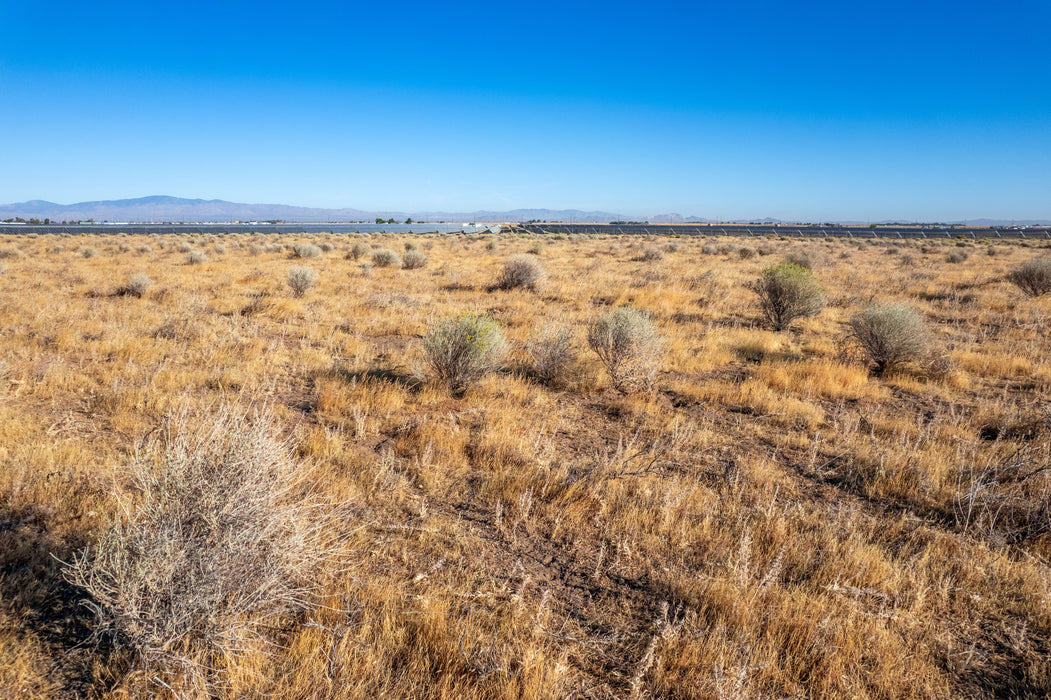 7.75 Acres Lancaster, Los Angeles County, CA (Paved Road)