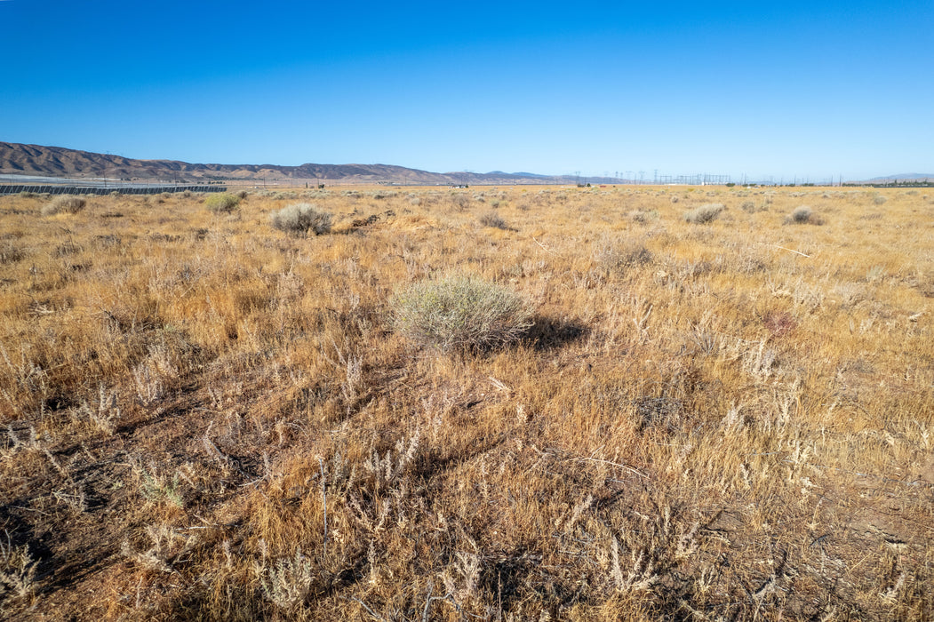 7.75 Acres Lancaster, Los Angeles County, CA (Paved Road)