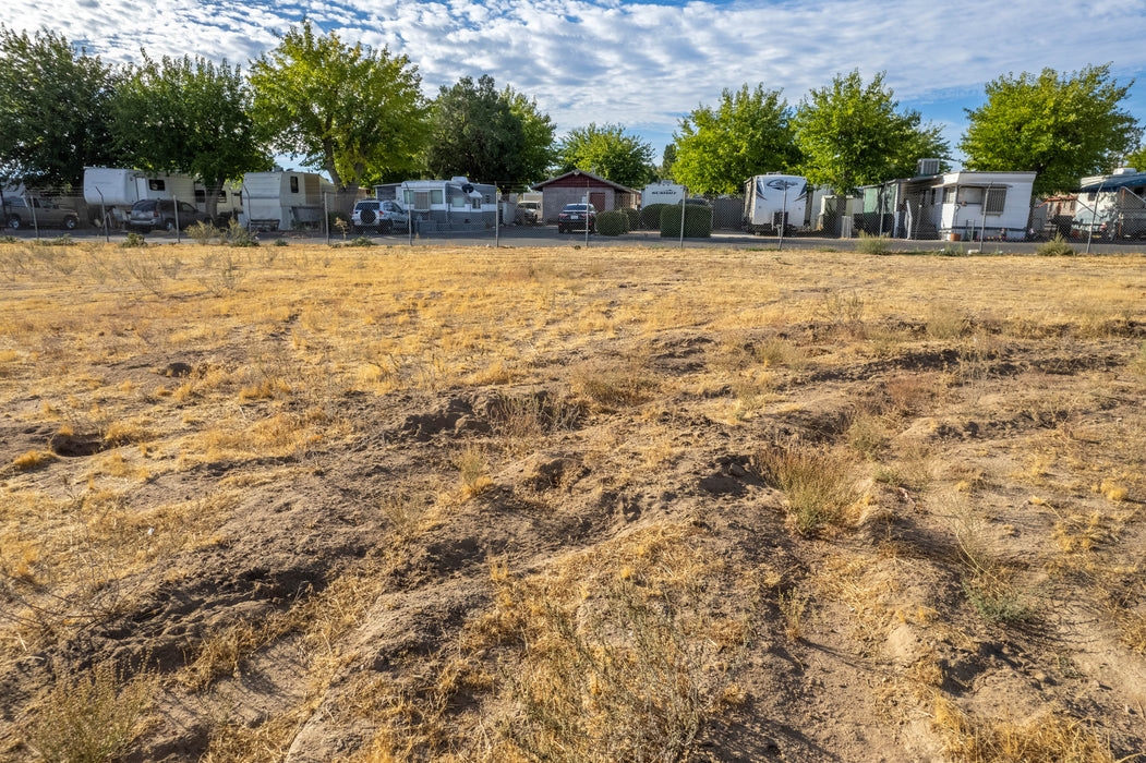 0.52 Acre  Hesperia, San Bernardino County, CA (Commercial Lot, Power, Water, & Paved Road)