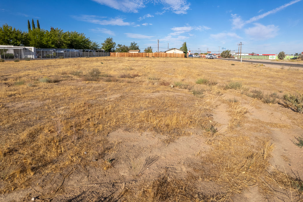 0.52 Acre  Hesperia, San Bernardino County, CA (Commercial Lot, Power, Water, & Paved Road)