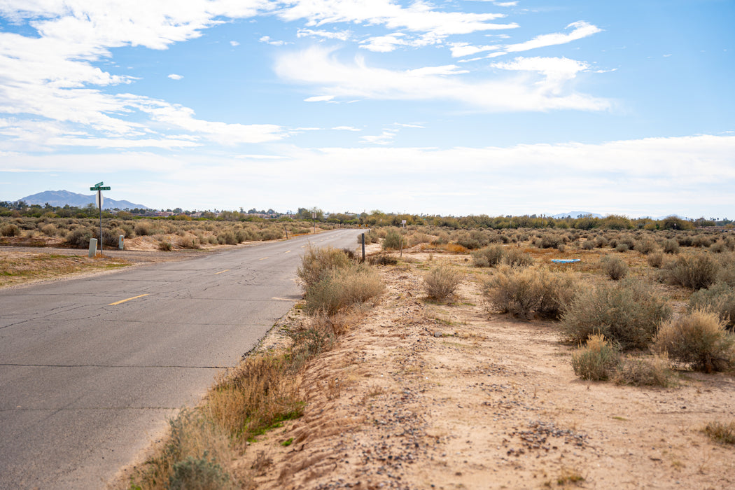 1.15 Acres Casa Grande, Pinal County, AZ (Power, Water, & Paved Road)