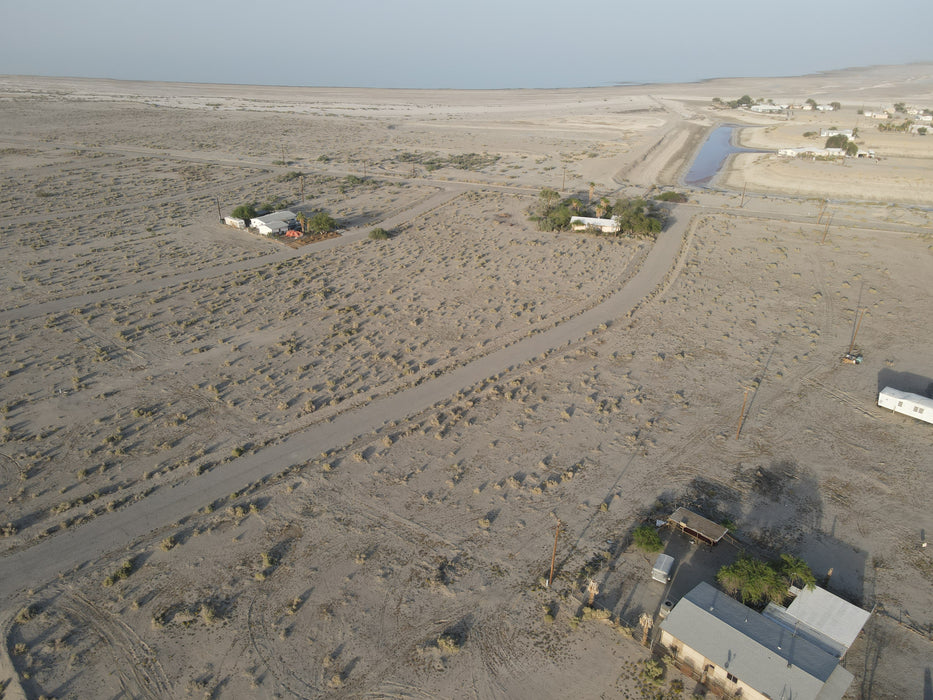 0.23 Acre Salton City, Imperial County, CA (Water & Paved Road)