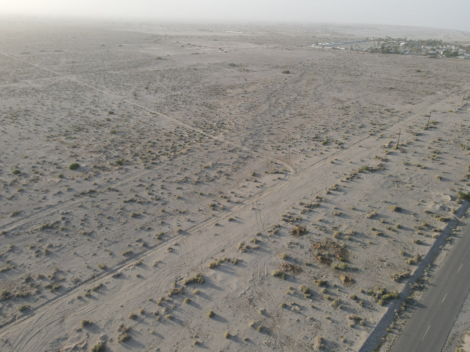 0.23 Acre Salton City, Imperial County, CA (Water & Paved Road)