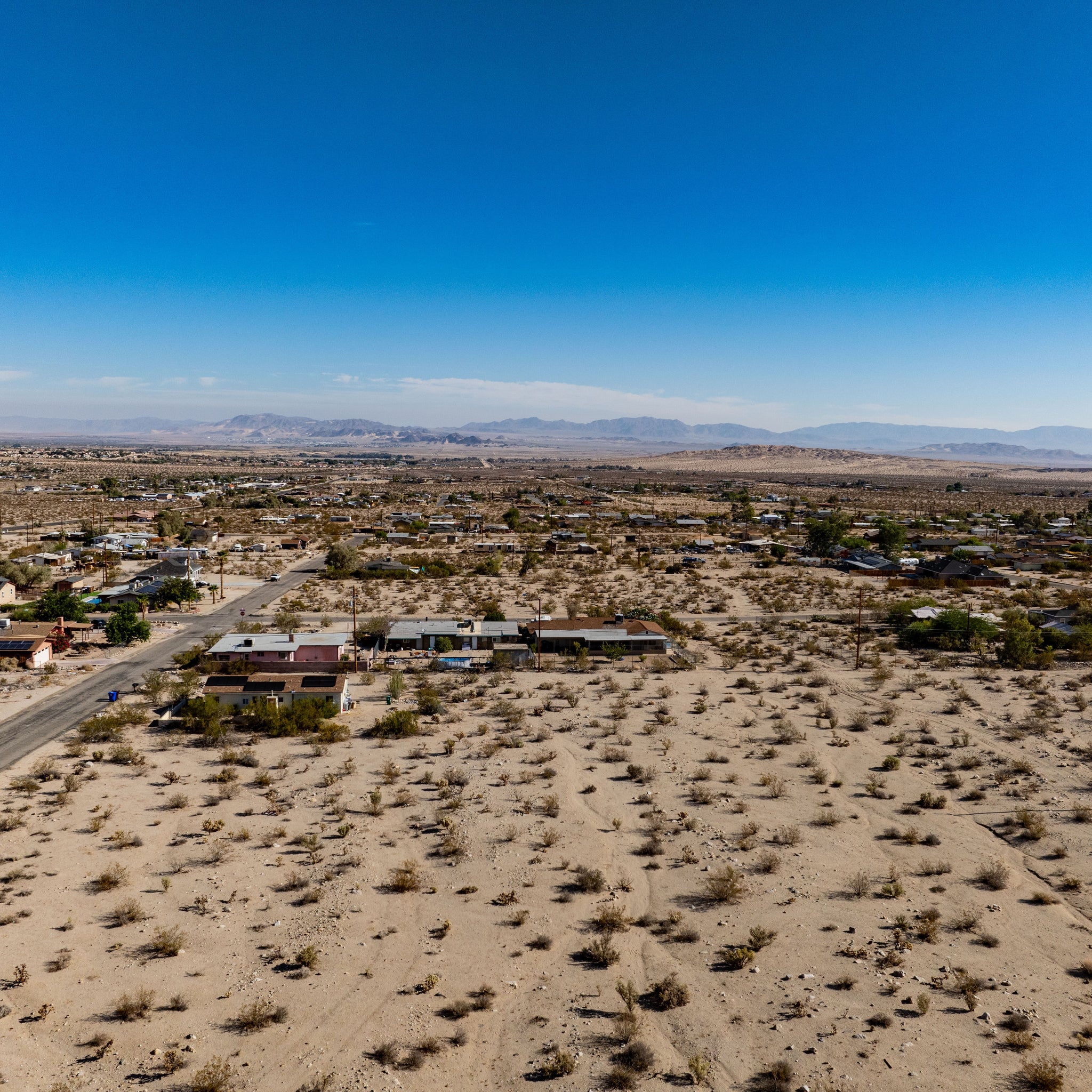 0.69 Acre Twentynine Palms, San Bernardino County, CA (Power, Water, & Paved Road)