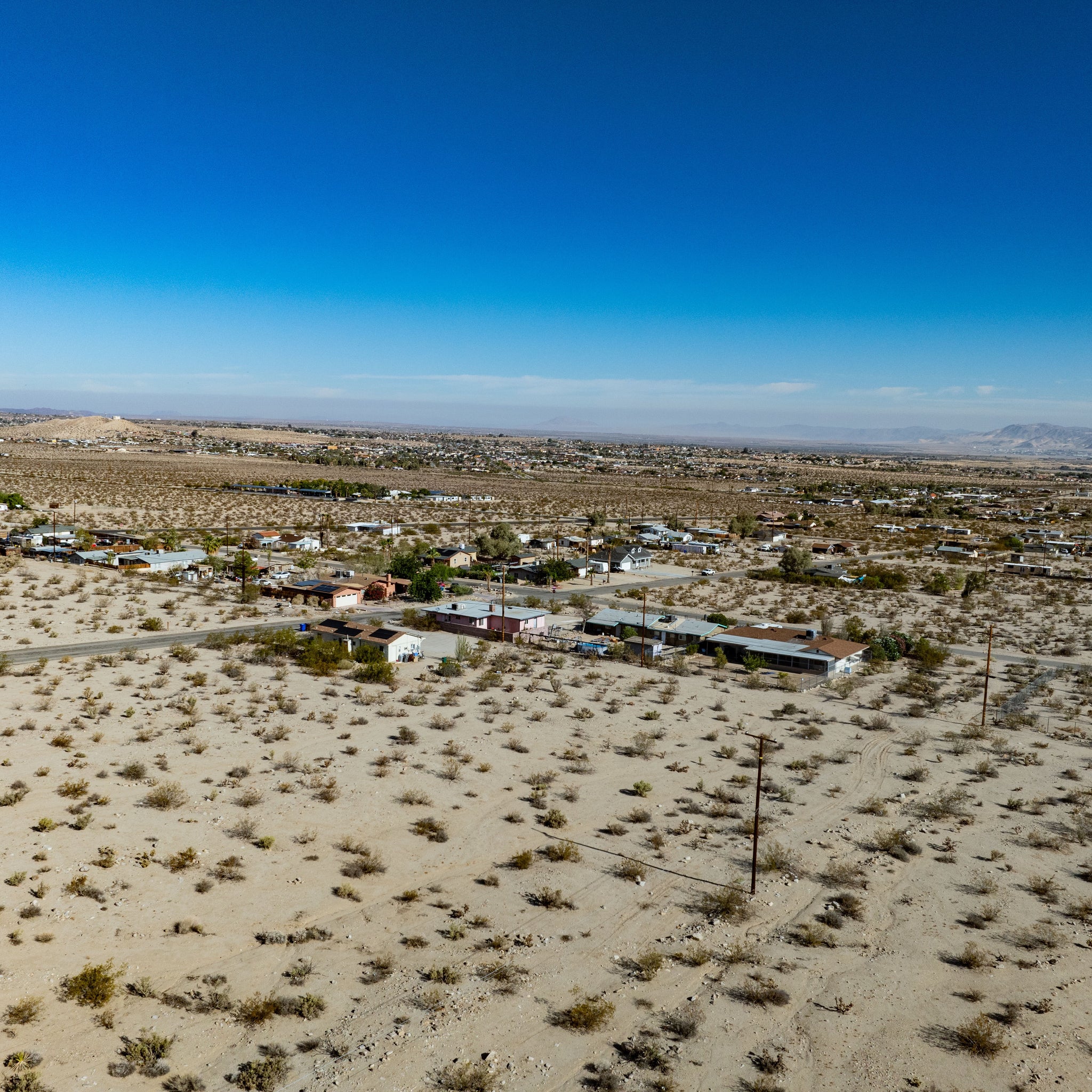0.69 Acre Twentynine Palms, San Bernardino County, CA (Power, Water, & Paved Road)