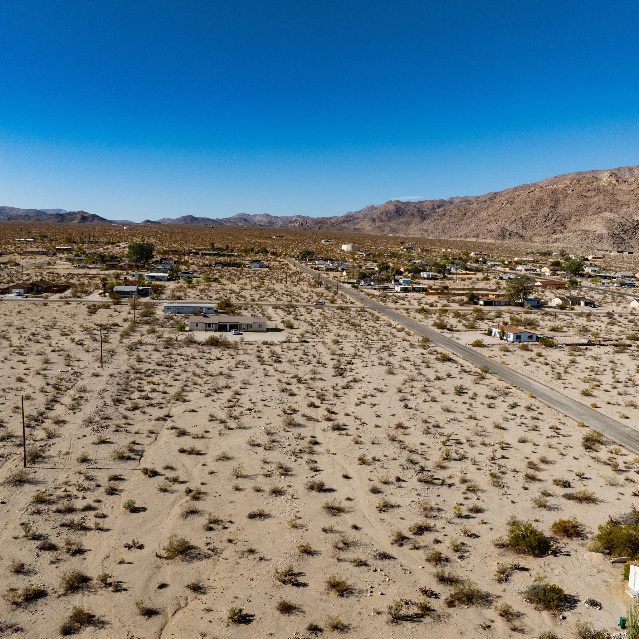 0.69 Acre Twentynine Palms, San Bernardino County, CA (Power, Water, & Paved Road)