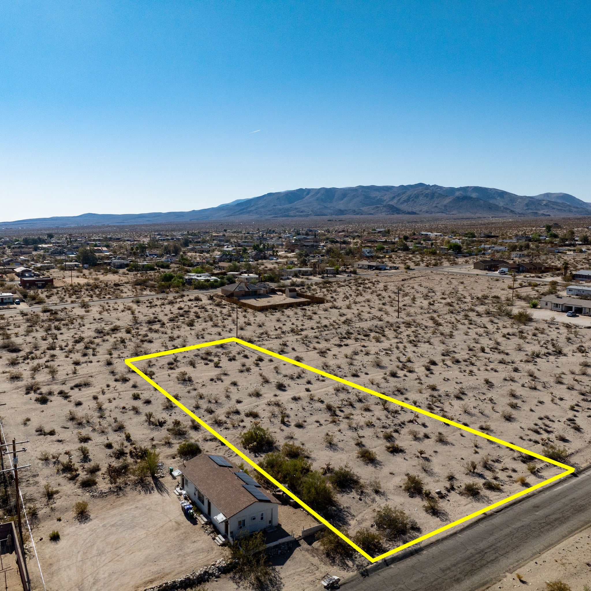 0.69 Acre Twentynine Palms, San Bernardino County, CA (Power, Water, & Paved Road)