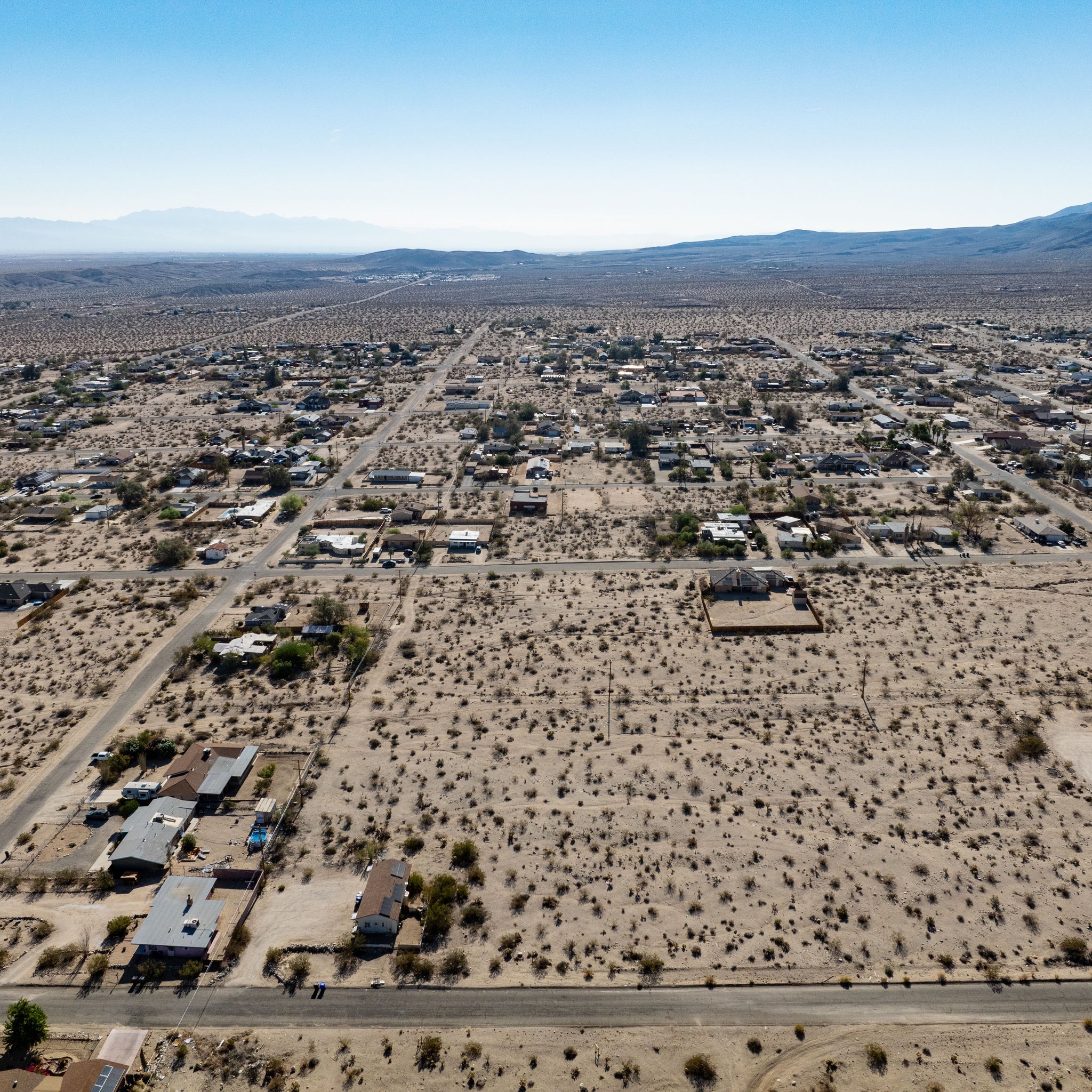 0.69 Acre Twentynine Palms, San Bernardino County, CA (Power, Water, & Paved Road)
