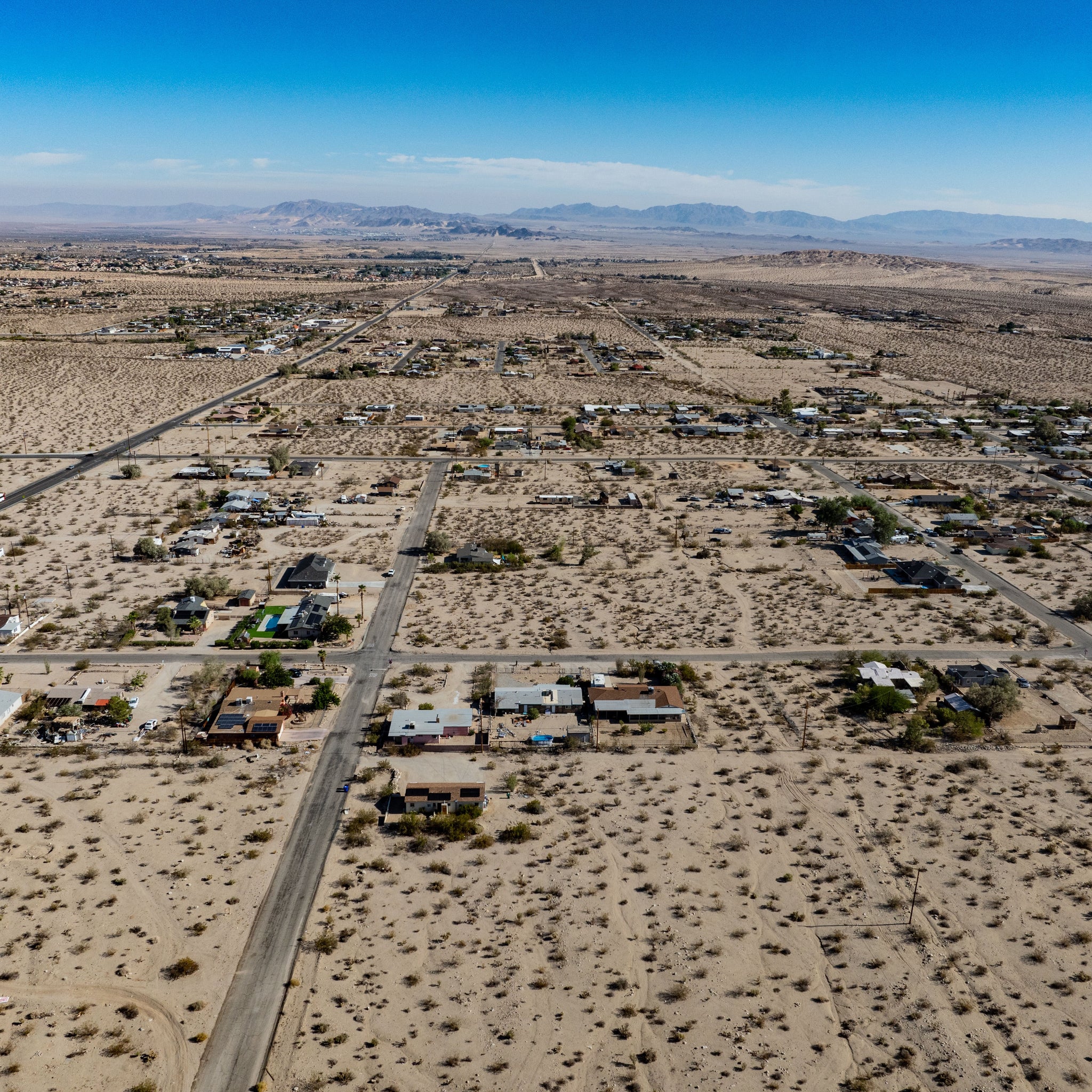 0.69 Acre Twentynine Palms, San Bernardino County, CA (Power, Water, & Paved Road)