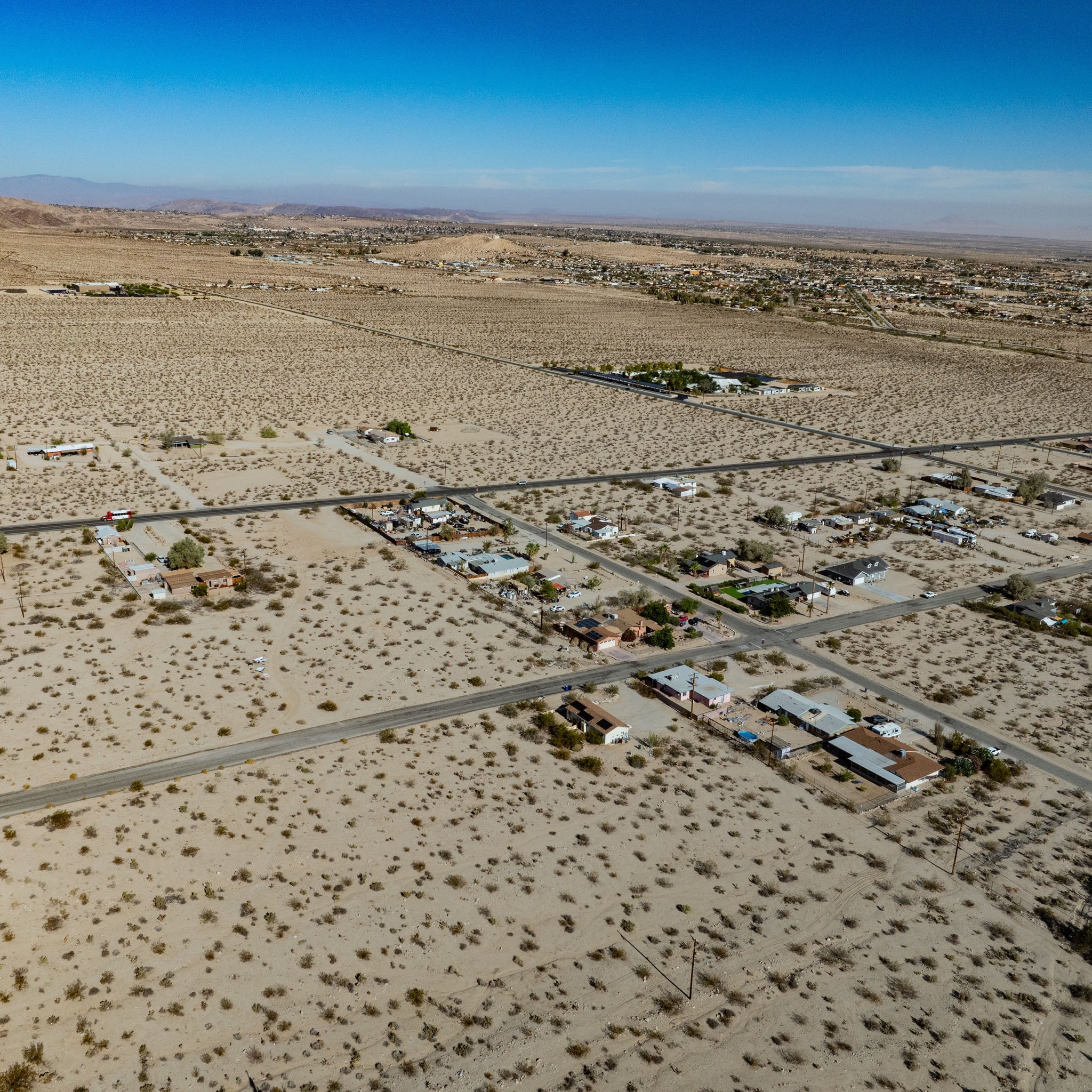 0.69 Acre Twentynine Palms, San Bernardino County, CA (Power, Water, & Paved Road)