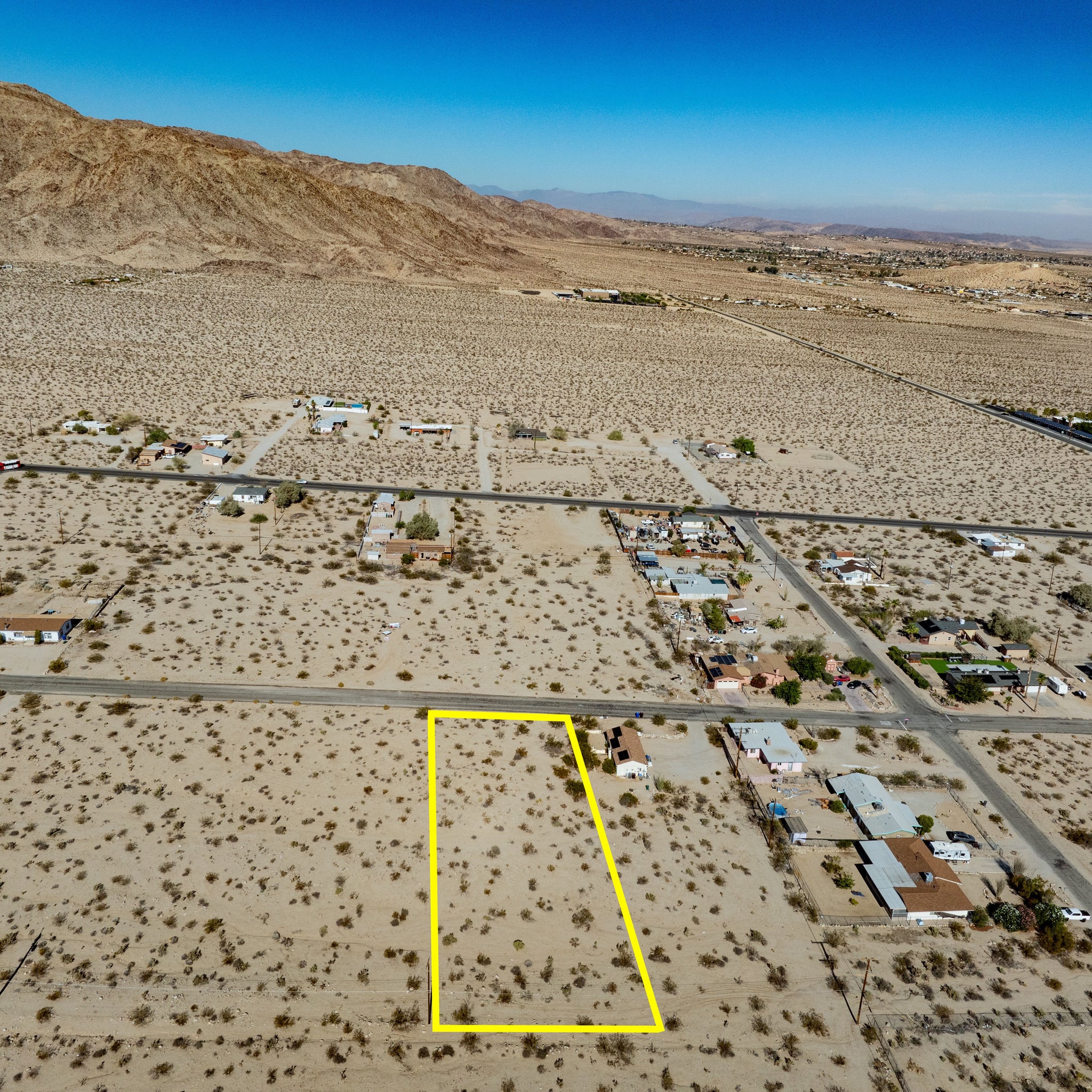 0.69 Acre Twentynine Palms, San Bernardino County, CA (Power, Water, & Paved Road)
