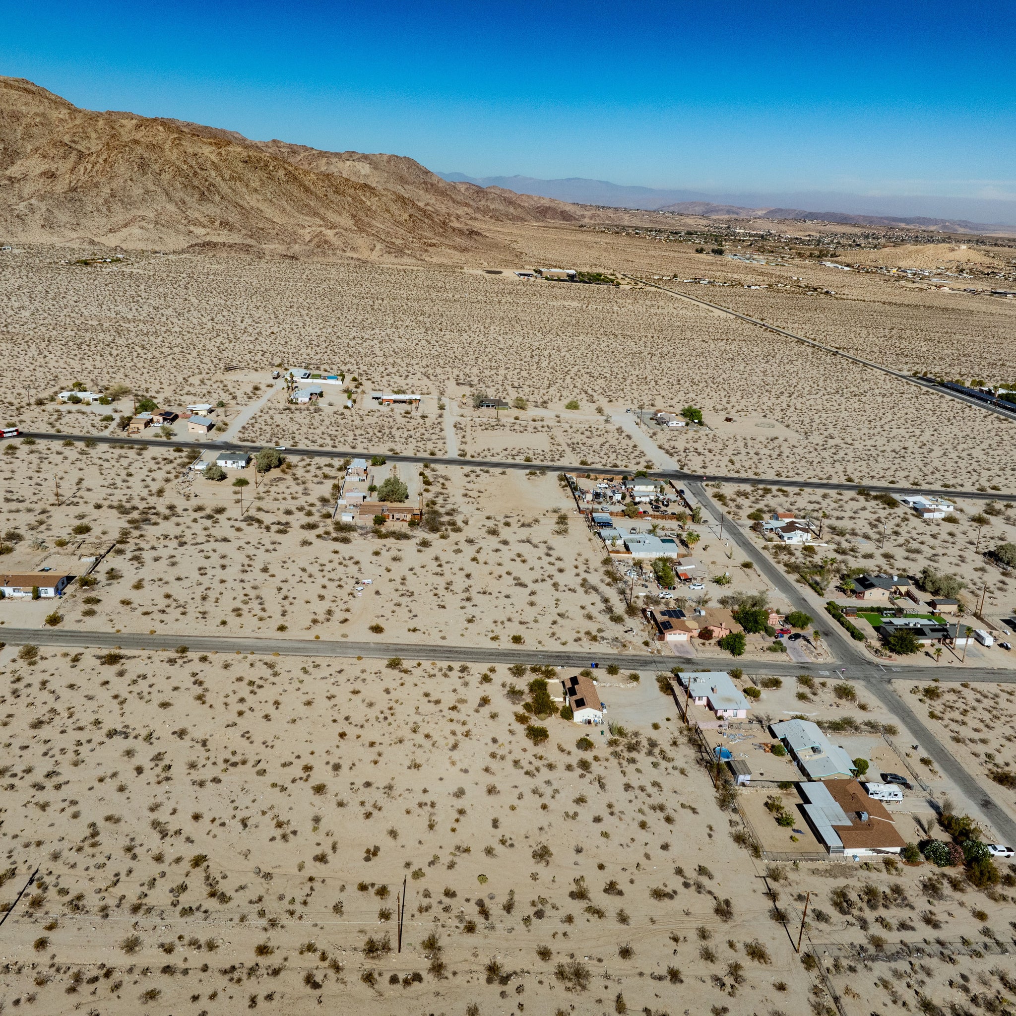 0.69 Acre Twentynine Palms, San Bernardino County, CA (Power, Water, & Paved Road)