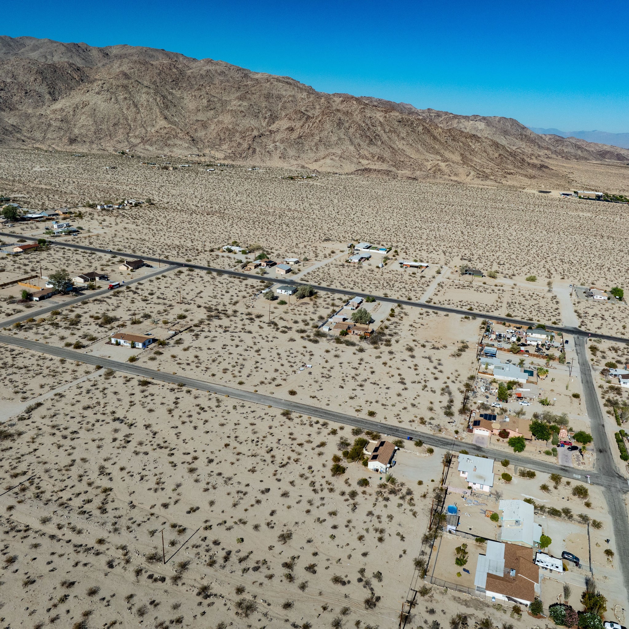 0.69 Acre Twentynine Palms, San Bernardino County, CA (Power, Water, & Paved Road)
