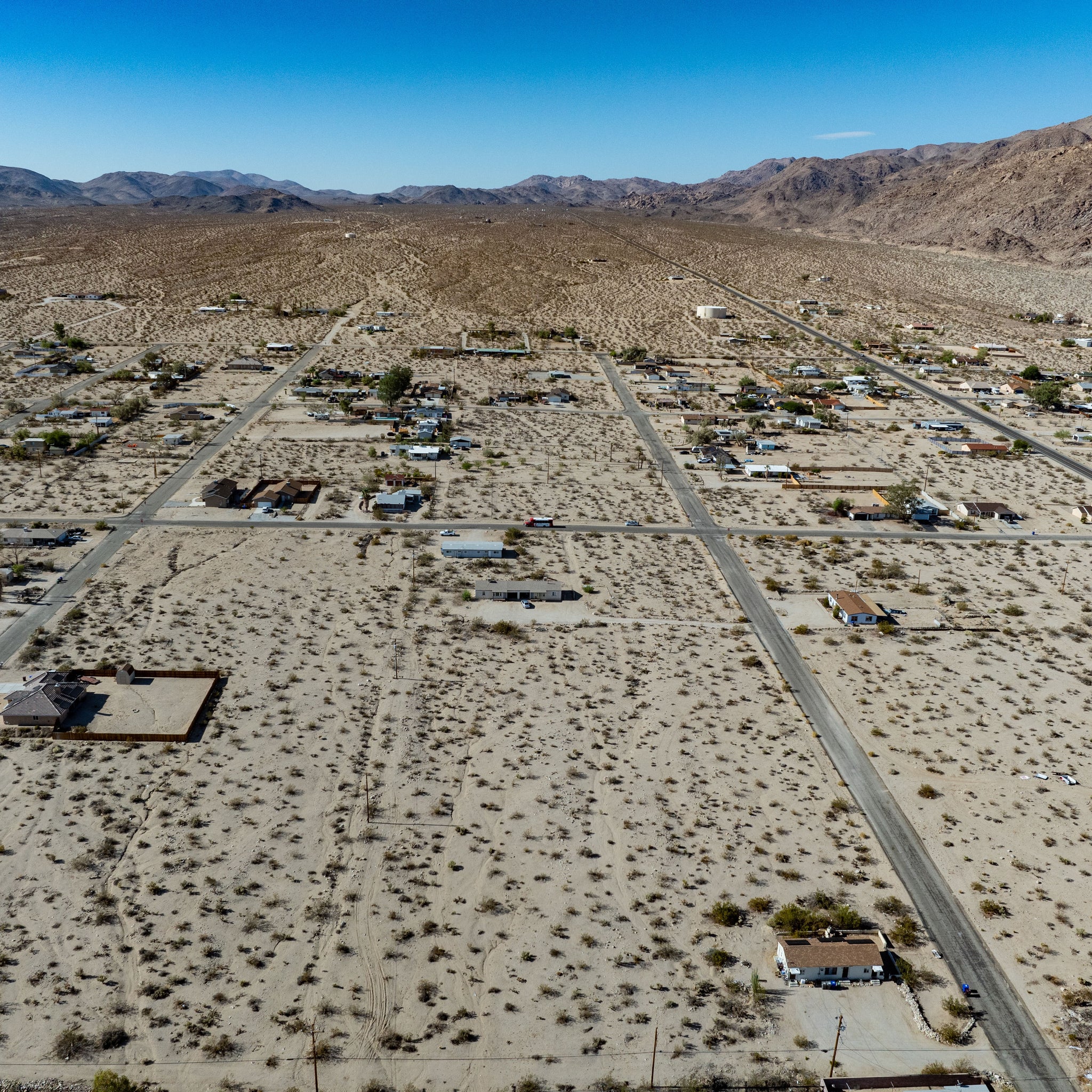 0.69 Acre Twentynine Palms, San Bernardino County, CA (Power, Water, & Paved Road)