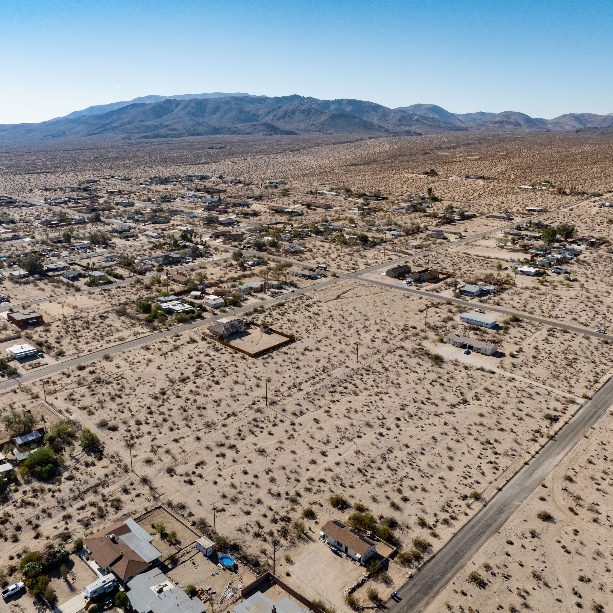 0.69 Acre Twentynine Palms, San Bernardino County, CA (Power, Water, & Paved Road)
