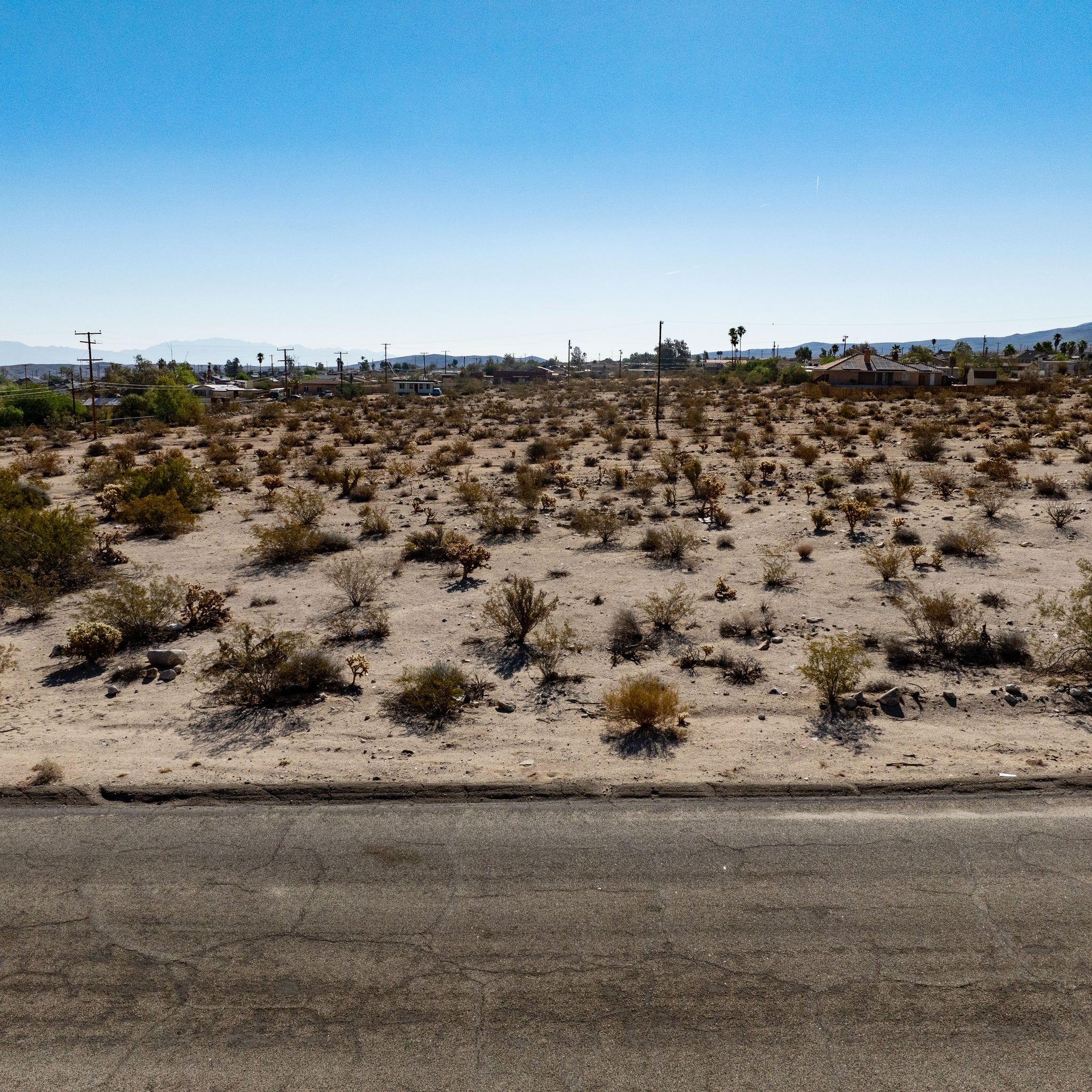 0.69 Acre Twentynine Palms, San Bernardino County, CA (Power, Water, & Paved Road)