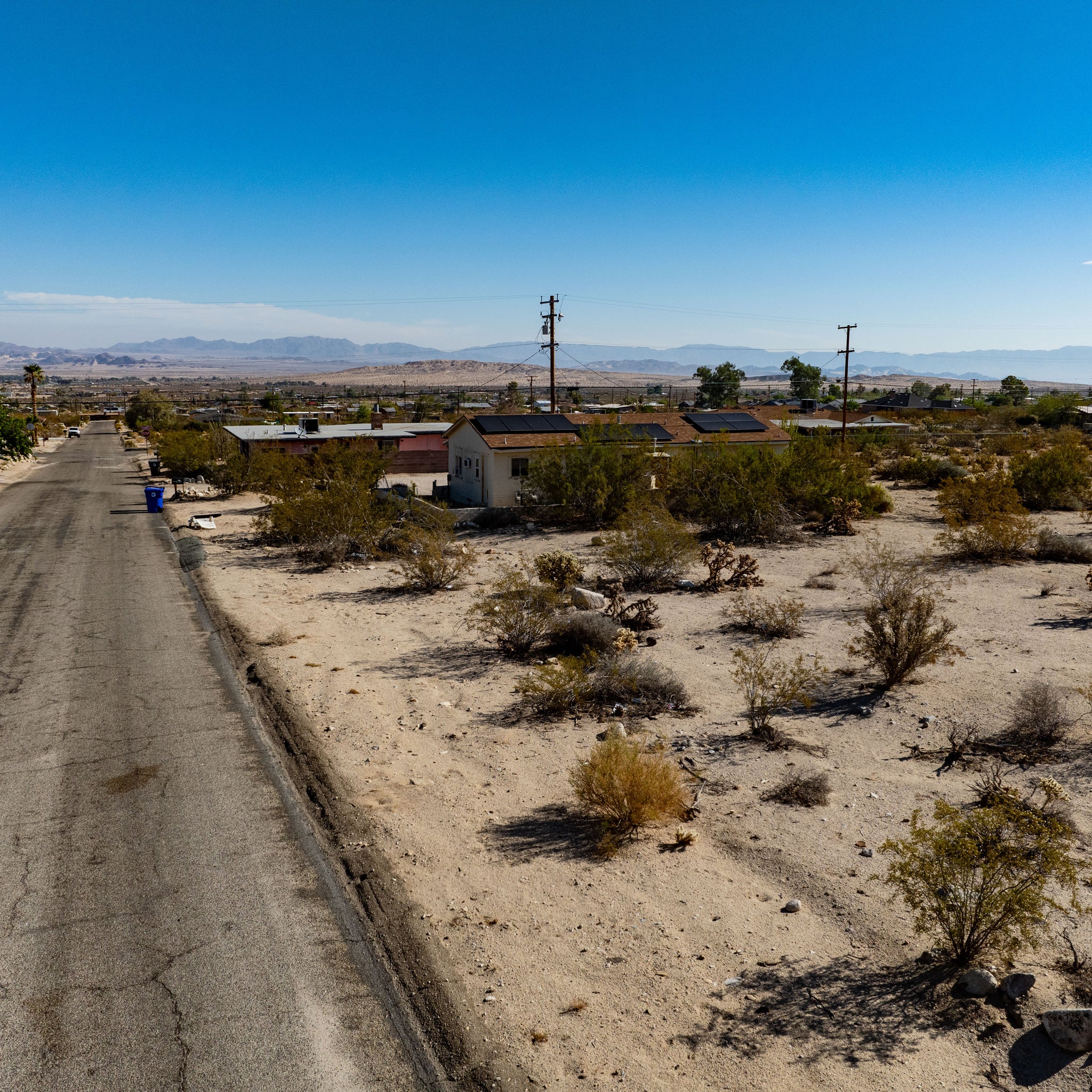 0.69 Acre Twentynine Palms, San Bernardino County, CA (Power, Water, & Paved Road)