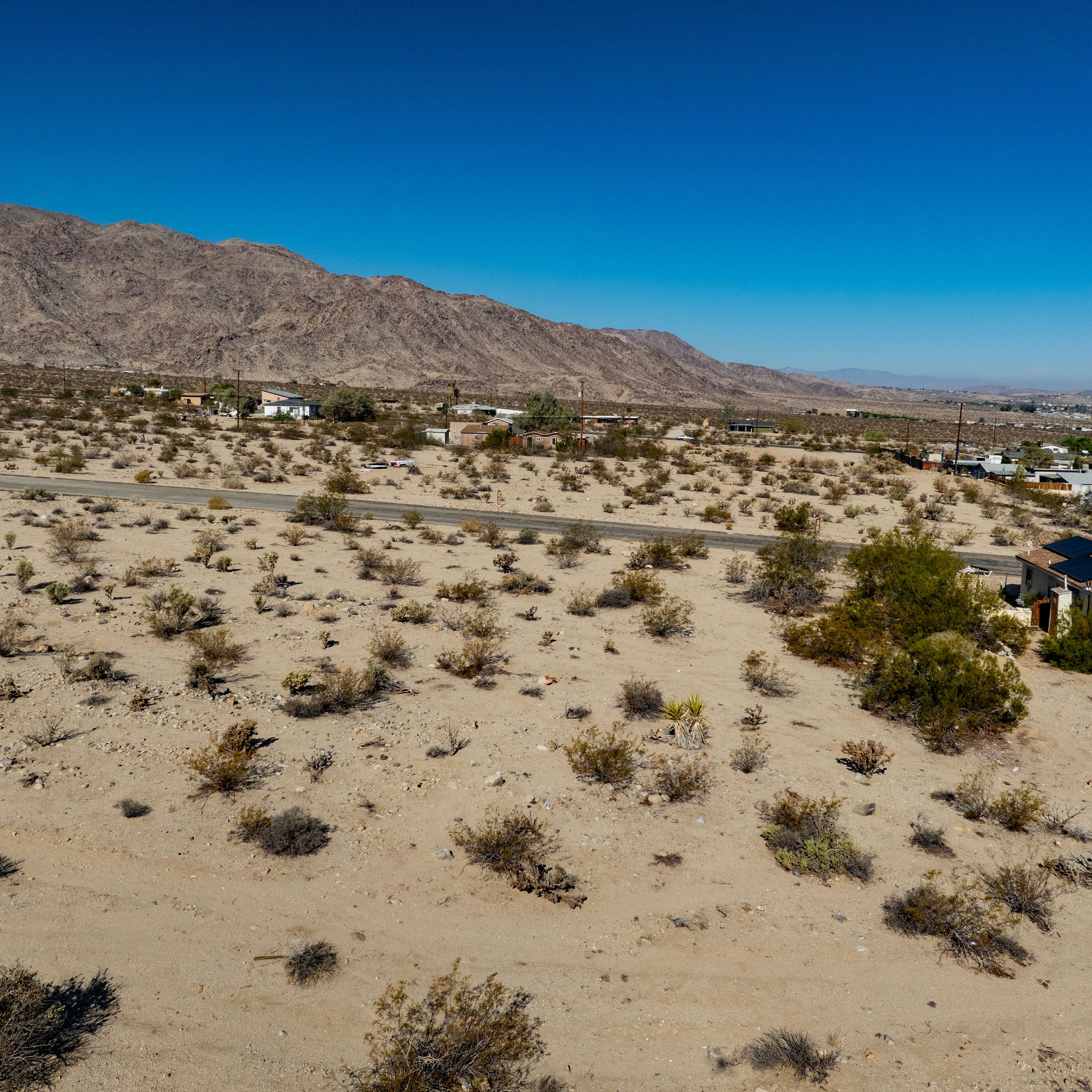 0.69 Acre Twentynine Palms, San Bernardino County, CA (Power, Water, & Paved Road)