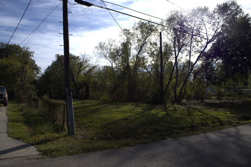 0.16 Acre Orange, Orange County, TX (Power, Water, & Paved Road)