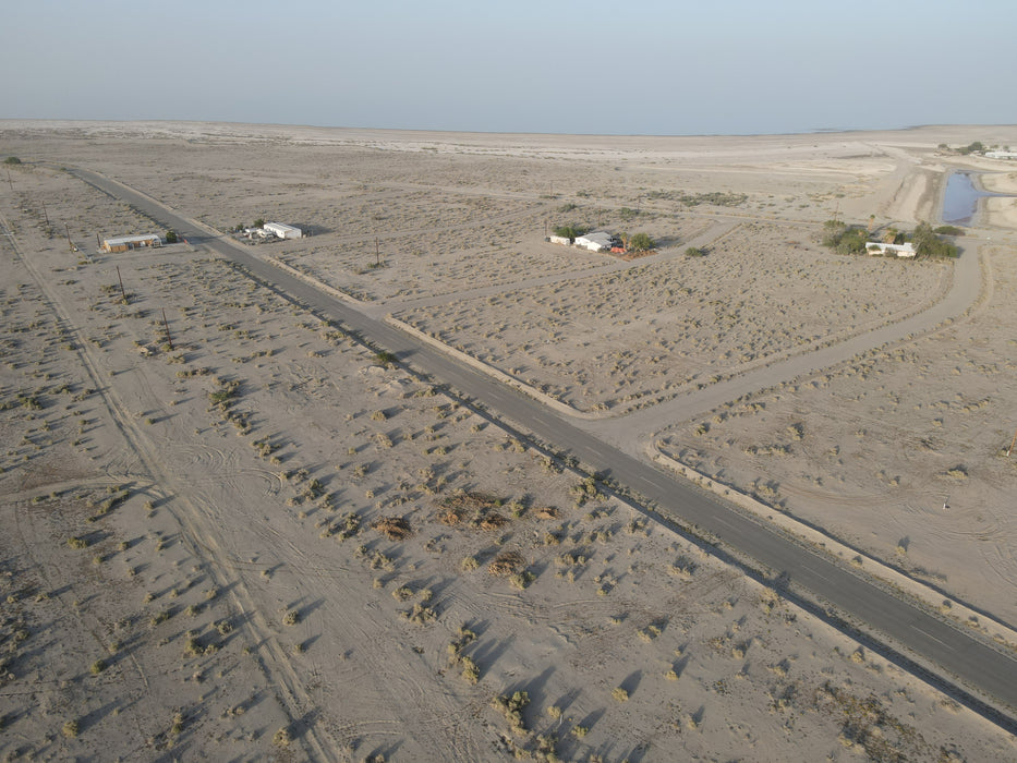 0.23 Acre Salton City, Imperial County, CA (Water & Paved Road)