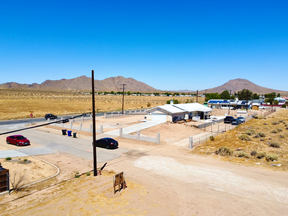 0.76 Acre Apple Valley, San Bernardino County, CA (Power & Water)