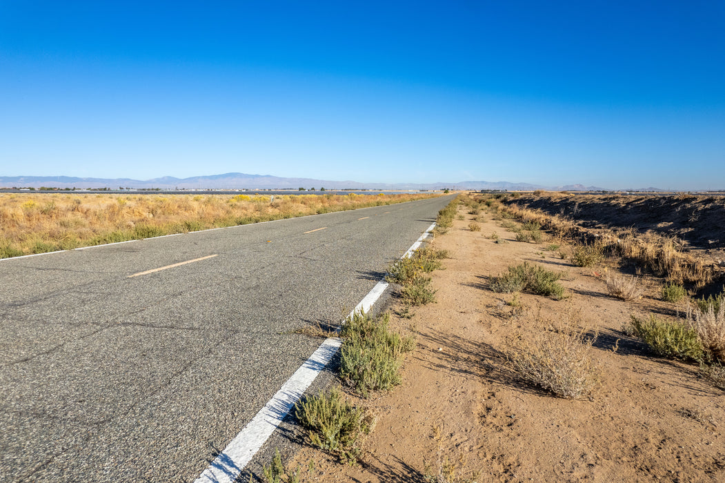 7.75 Acres Lancaster, Los Angeles County, CA (Paved Road)