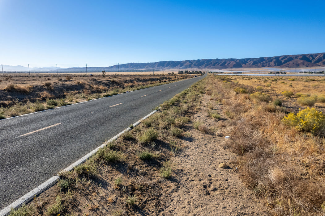 7.75 Acres Lancaster, Los Angeles County, CA (Paved Road)