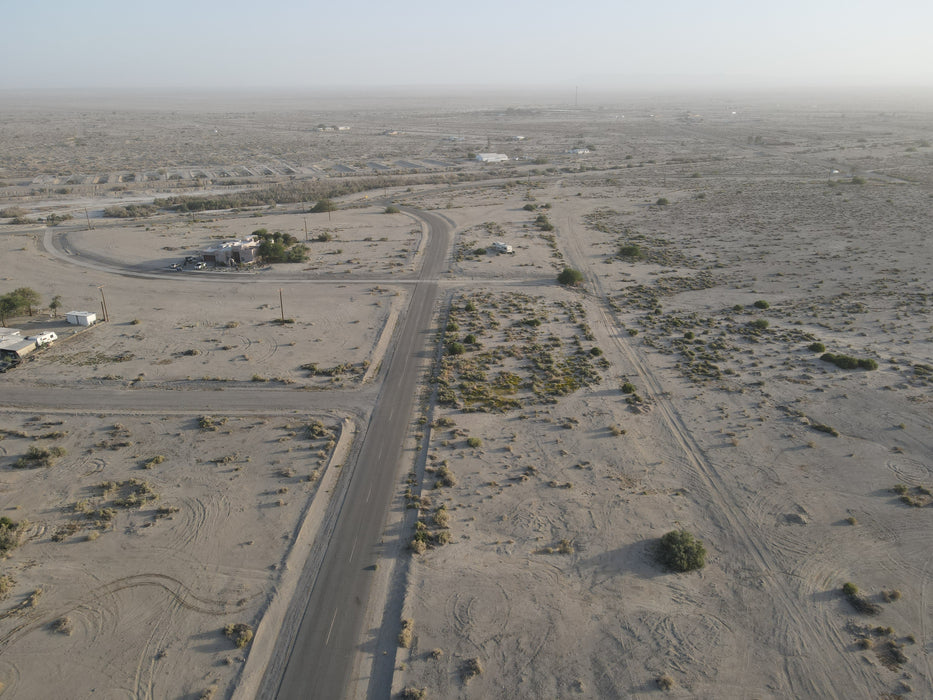 0.23 Acre Salton City, Imperial County, CA (Water & Paved Road)