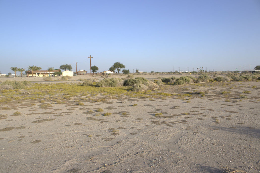 0.23 Acre Salton City, Imperial County, CA (Water & Paved Road)