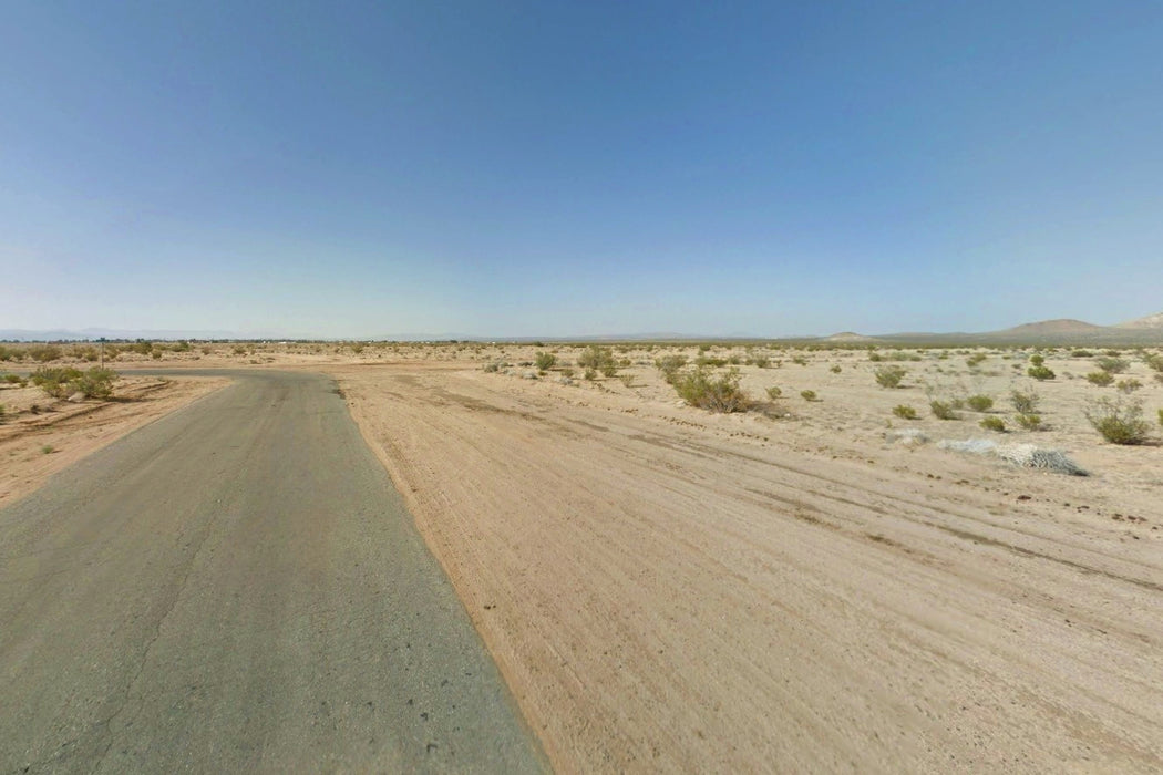 0.49 Acre California City, Kern County, CA (Paved Road)