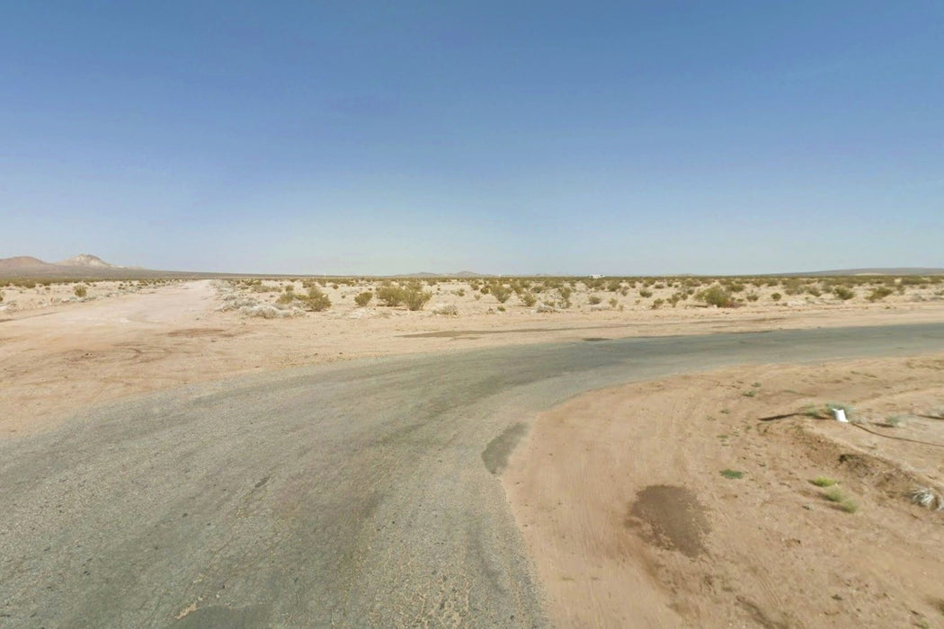 0.49 Acre California City, Kern County, CA (Paved Road)