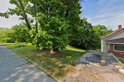 0.11 Acre Kansas City, Wyandotte County, KS (Power, Water, & Paved Road)