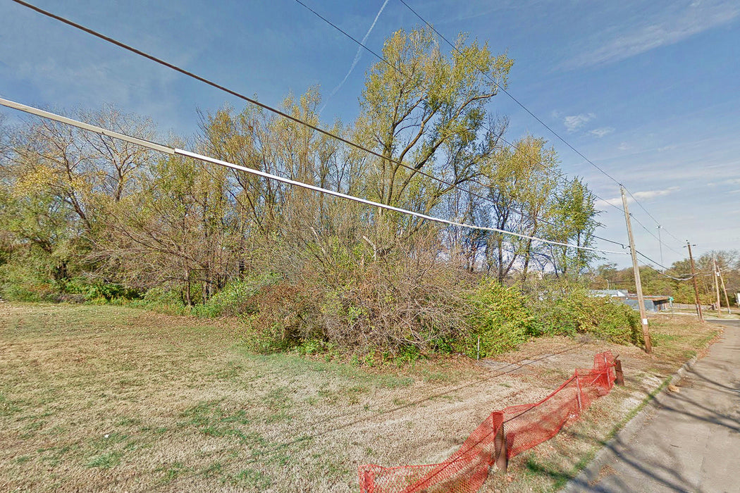 0.11 Acre Topeka, Shawnee County, KS (Power, Water, & Paved Road)