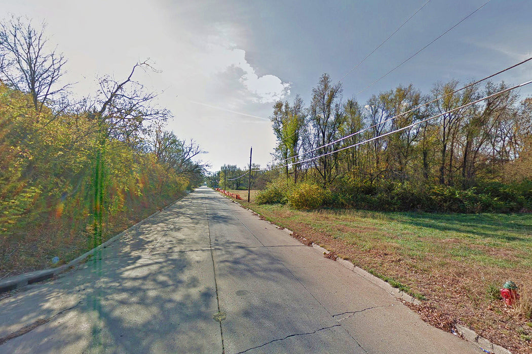 0.11 Acre Topeka, Shawnee County, KS (Power, Water, & Paved Road)