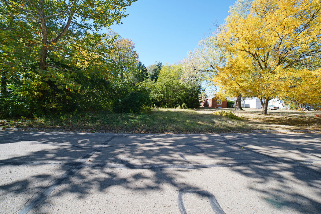 0.17 Acre Topeka, Shawnee County, KS (Power, Water, & Paved Road)